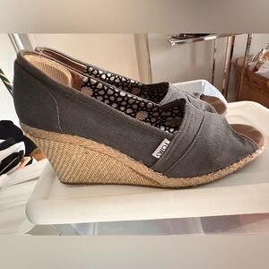 Toms summer wedges